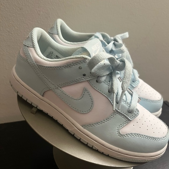 Nike Blue Sneakers Classic Design (little kids)
Size 2 1/2 - Picture 2 of 6